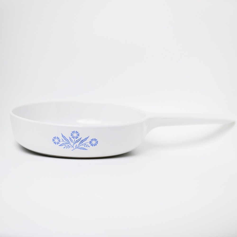 VTG Corning Ware Blue Cornflower Rangetoppers Skillet 8 1/2-B White Metal Bottom